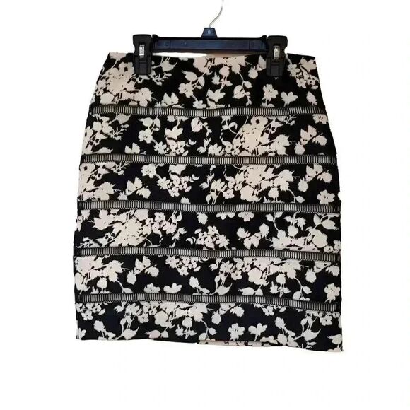 White House Black Market Women's White & Black Floral w Lattice Lined Pencil Str - Picture 3 of 11